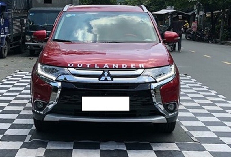 Chiec-xe-Mitsubishi-Outlander-duoc-cam-360