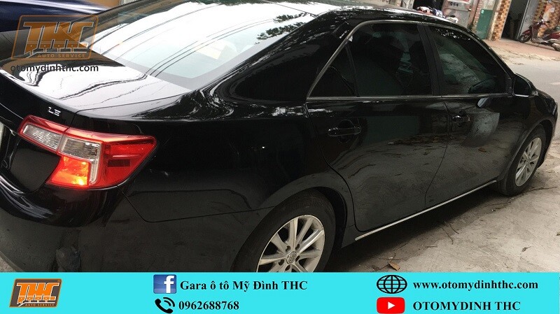 hinh-anh-xe-Toyota-Camry-sau-khi-son-quay-son-ca-xe-son-toan-bo