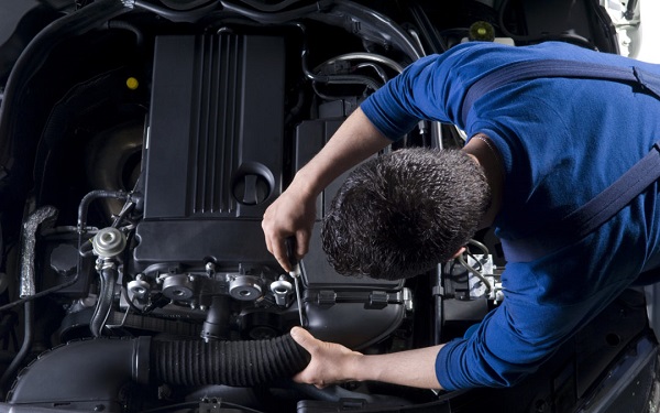 Tuyển thợ sửa chữa ô tô: Hãy xem hình ảnh liên quan đến tuyển dụng thợ sửa chữa ô tô để tìm hiểu về cơ hội nghề nghiệp hấp dẫn trong ngành ô tô. Đồng thời có cơ hội được làm việc trong môi trường chuyên nghiệp và thân thiện.