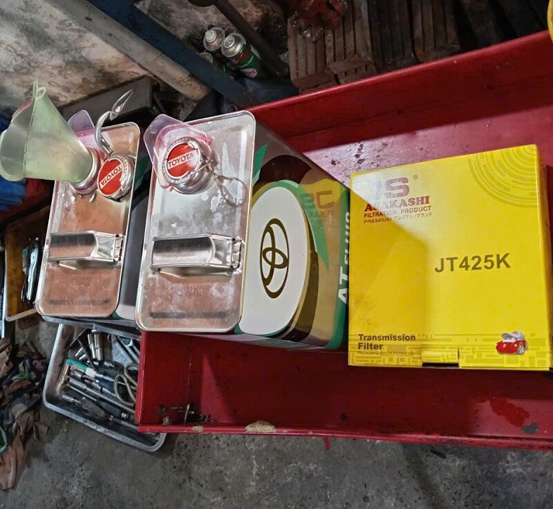 Dau-hop-so-chinh-hang-va-loc-dau-hop-so-xe-Toyota-Vios-so-tu-dong-AT