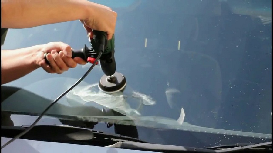Chuyên đánh bóng kính lái và đánh bóng các loại kính ô tô khác - TRUNG TÂM  KỸ THUẬT Ô TÔ THC