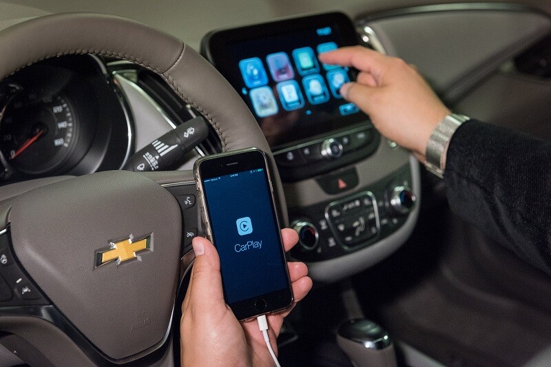 Cong-nghe-Apple-Car-Play-va-Android-Auto-tren-xe-o-to